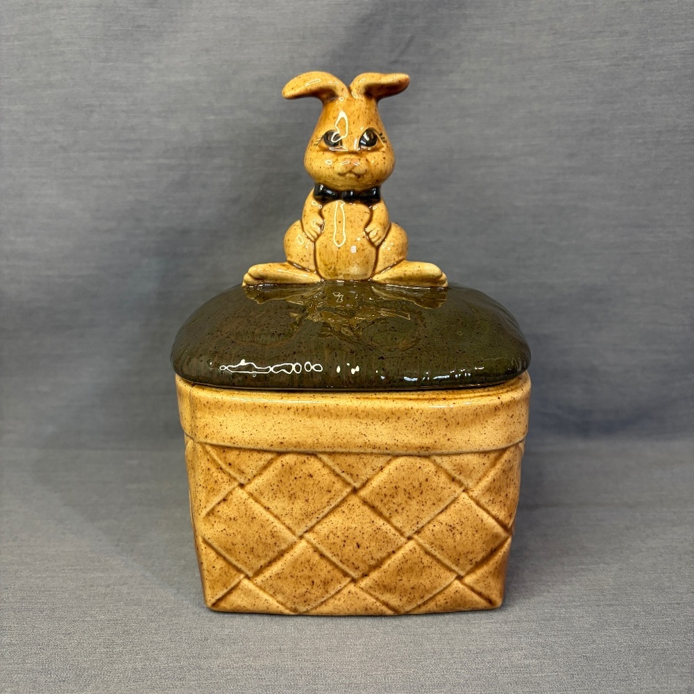 Vintage Easter Bunny Rabbit Ceramic Basket with Lid Trinket Box or Candy Dish